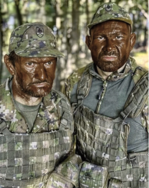 Pýtam sa ťa naposledy. V ktorej prdeli si našiel tú maskovaciu tyčinku?